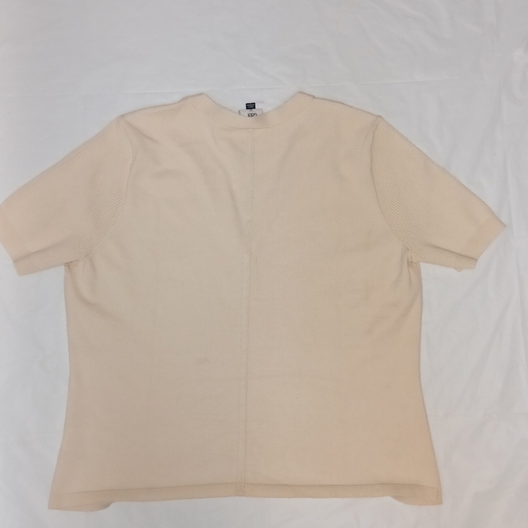 Women Cabi Campus Cream V-Neck Short Sleeve Top - Picture 9 of 13